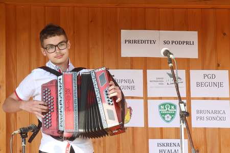 Kulturna prireditev Na lepi Menišiji 33 Foto Ljubo Vukelič